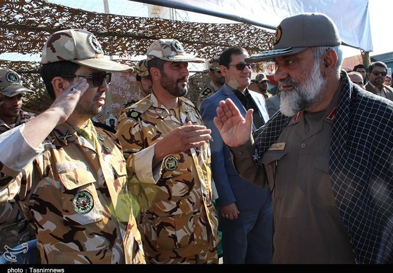 رژه نیروهای مسلح در کاشان