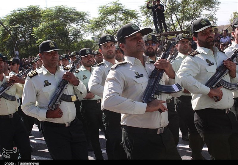 رژه نیروهای مسلح در کاشان