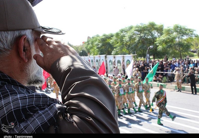 رژه نیروهای مسلح در کاشان