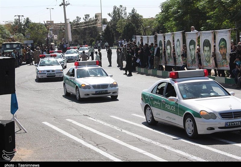 رژه نیروهای مسلح در کاشان