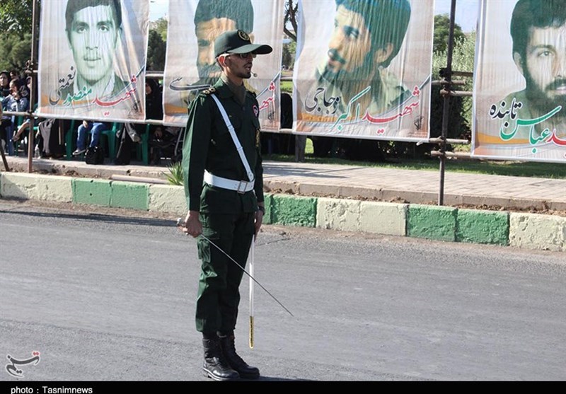 رژه نیروهای مسلح در کاشان