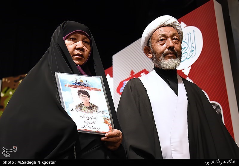 تقدیر از هنرمندان عرصه مقاومت و ایثار