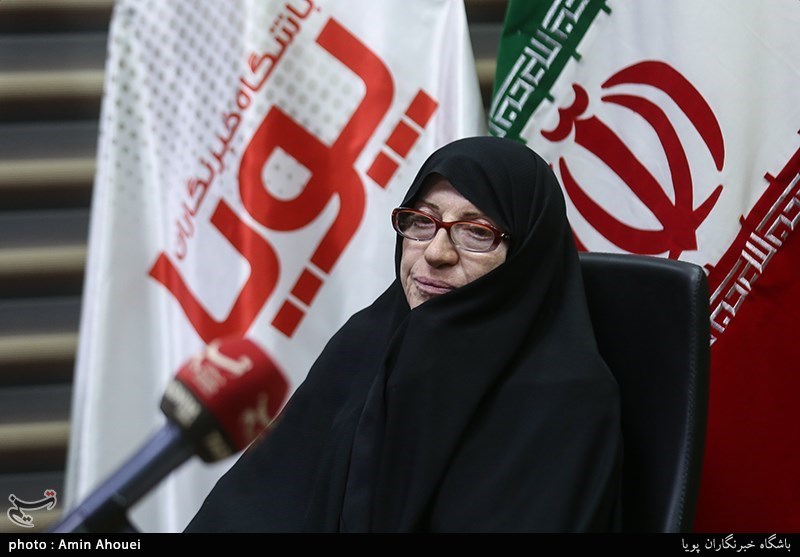 تجلیل از مادران چند شهید دوران دفاع مقدس