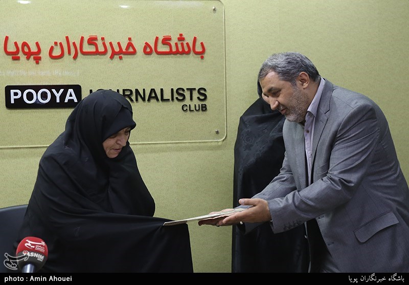 تجلیل از مادران چند شهید دوران دفاع مقدس