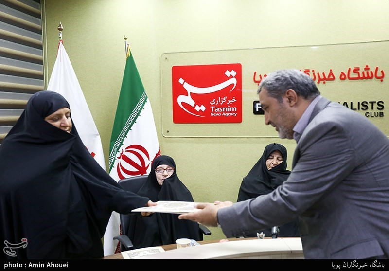 تجلیل از مادران چند شهید دوران دفاع مقدس