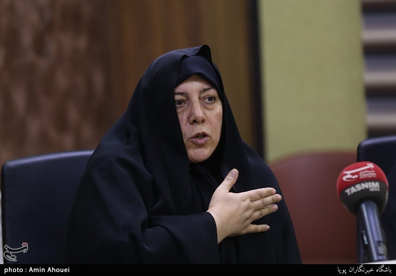 تجلیل از مادران چند شهید دوران دفاع مقدس