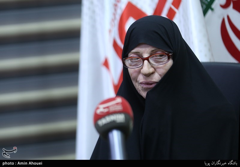 تجلیل از مادران چند شهید دوران دفاع مقدس