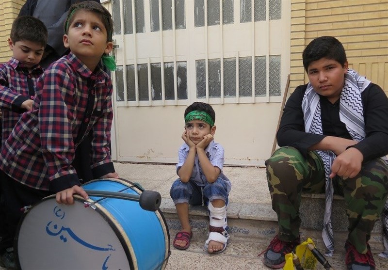 عزاداری کودکان اهوازی در سوگ شهدای کربلا