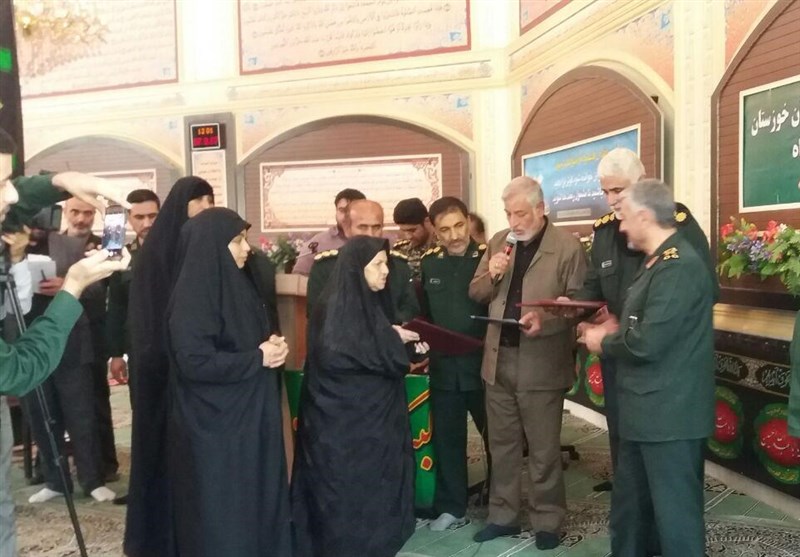 تجلیل از خانواده شهدای مدافع حرم خوزستان