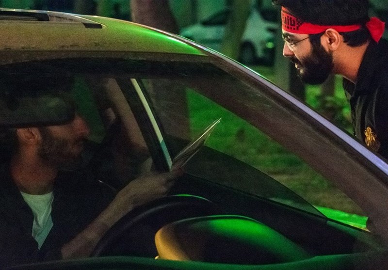 تقدیم هدایای عاشورایی به مردم رشت به روایت تصویر