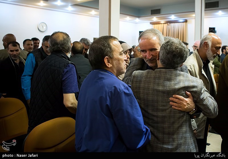 نشست هم اندیشی اصحاب فرهنگ، هنر و رسانه عرصه دفاع مقدس با وزیر ارشاد