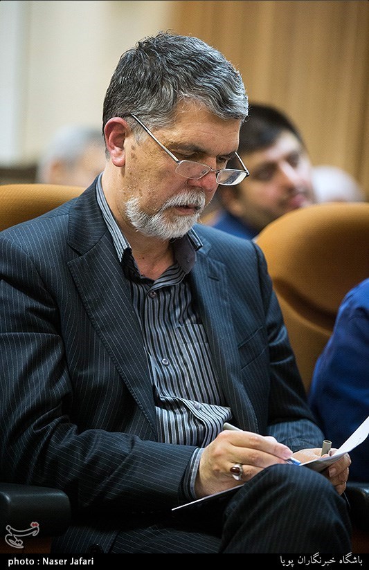 نشست هم اندیشی اصحاب فرهنگ، هنر و رسانه عرصه دفاع مقدس با وزیر ارشاد