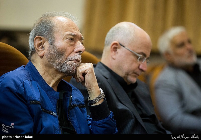 نشست هم اندیشی اصحاب فرهنگ، هنر و رسانه عرصه دفاع مقدس با وزیر ارشاد