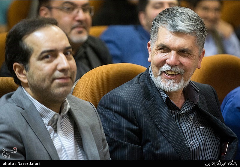 نشست هم اندیشی اصحاب فرهنگ، هنر و رسانه عرصه دفاع مقدس با وزیر ارشاد