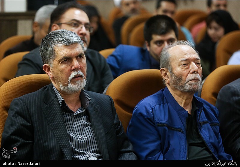 نشست هم اندیشی اصحاب فرهنگ، هنر و رسانه عرصه دفاع مقدس با وزیر ارشاد