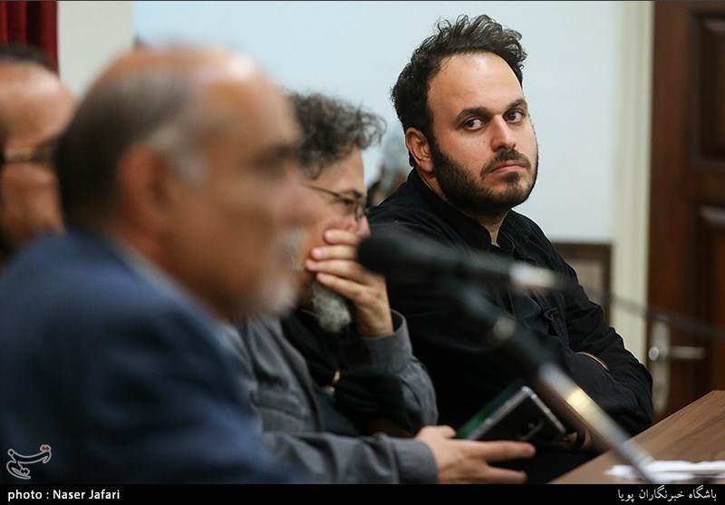 نشست هم اندیشی اصحاب فرهنگ، هنر و رسانه عرصه دفاع مقدس با وزیر ارشاد