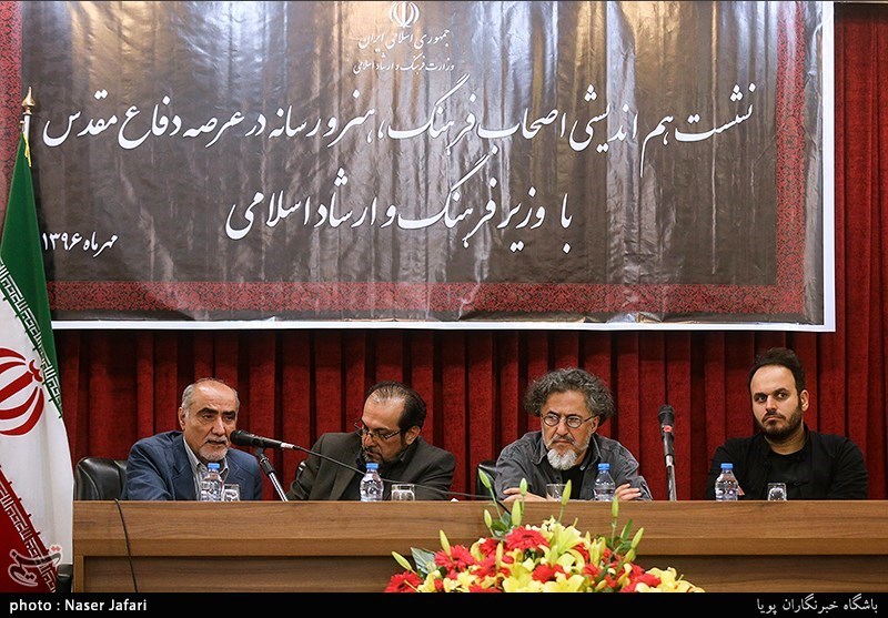 نشست هم اندیشی اصحاب فرهنگ، هنر و رسانه عرصه دفاع مقدس با وزیر ارشاد