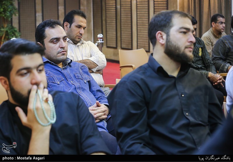 کرسی تلاوت تسنیم