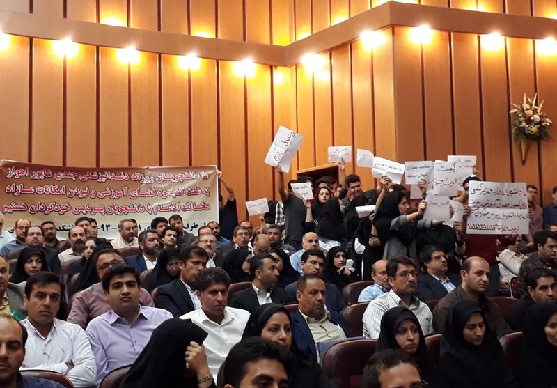 اعتراض دانشجویان دندانپزشکی به یک تصمیم دانشگاه علوم پزشکی اهواز