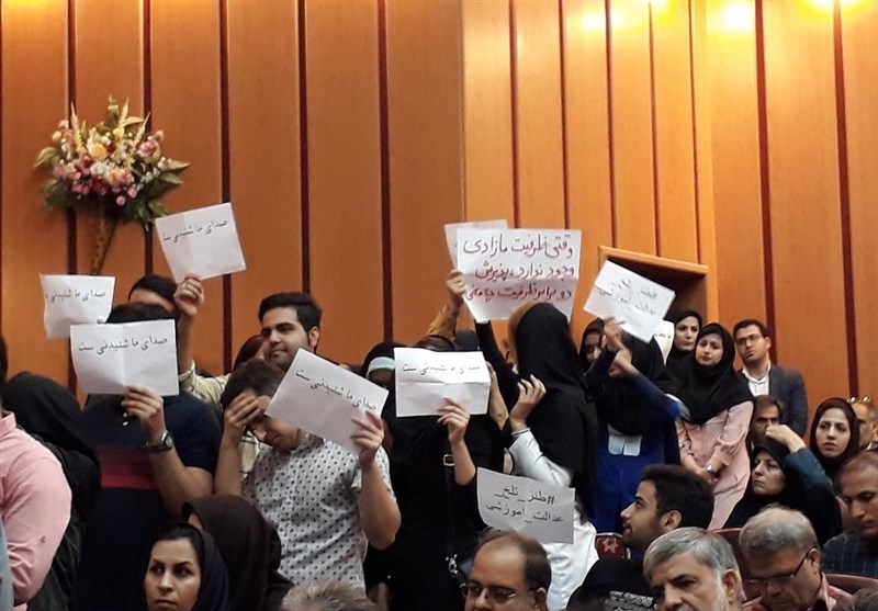 اعتراض دانشجویان دندانپزشکی به یک تصمیم دانشگاه علوم پزشکی اهواز