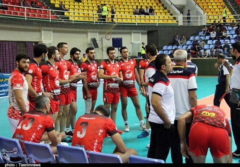 دیدار تیم والیبال شهرداری ارومیه و شمس تهران-سالن 6 هزار نفری غدیر ارومیه
