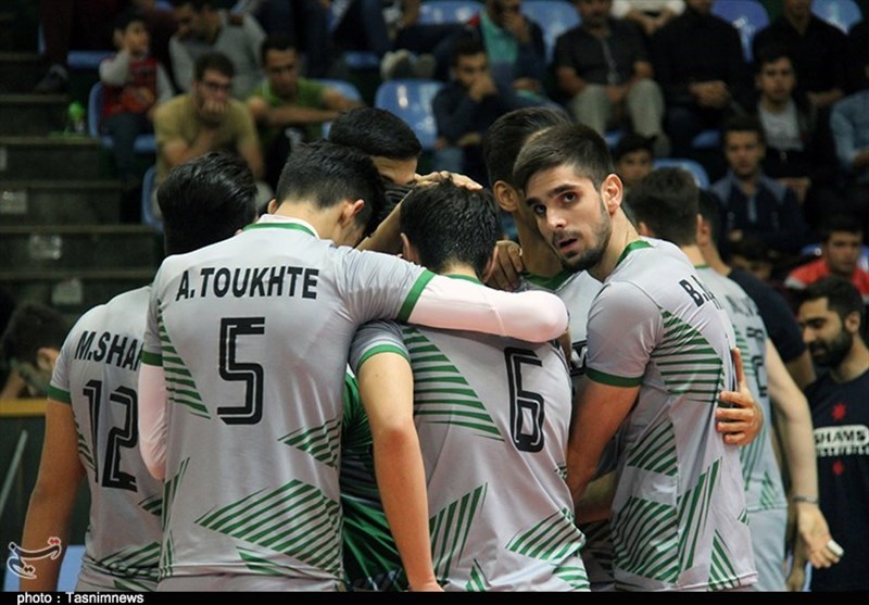 دیدار تیم والیبال شهرداری ارومیه و شمس تهران-سالن 6 هزار نفری غدیر ارومیه