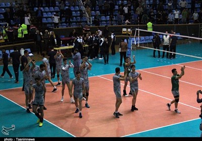 دیدار تیم والیبال شهرداری ارومیه و شمس تهران-سالن 6 هزار نفری غدیر ارومیه