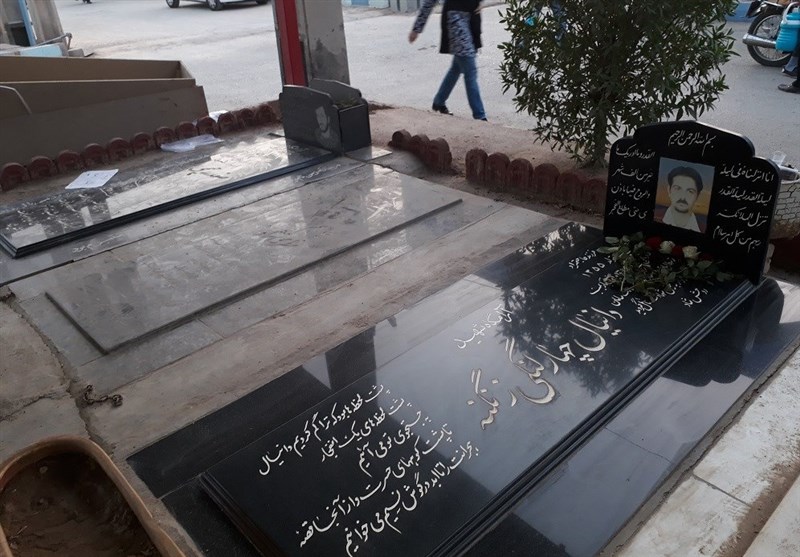 غبار روبی و عطر افشانی گلزار شهدای اهواز