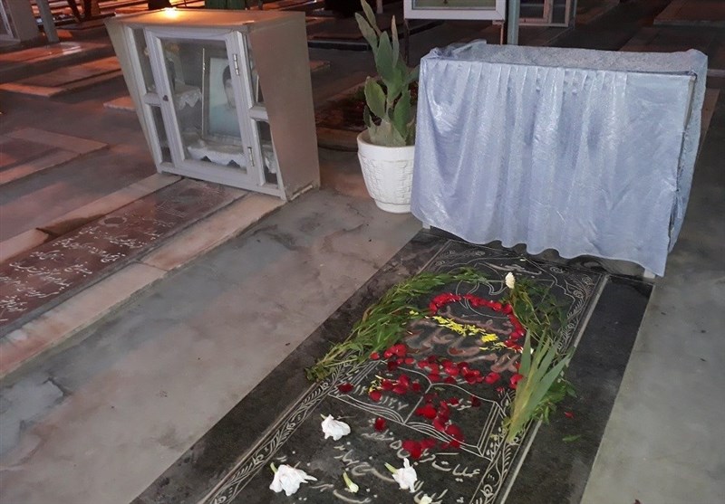 غبار روبی و عطر افشانی گلزار شهدای اهواز