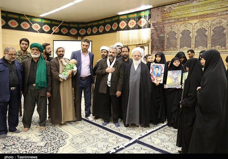 دیدار خانواده شهید حججی با آیت الله ناصری یزدی