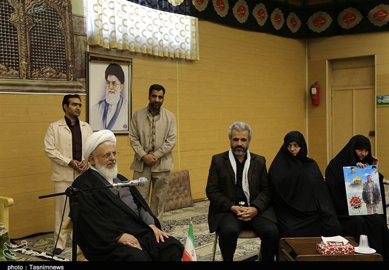 دیدار خانواده شهید حججی با آیت الله ناصری یزدی