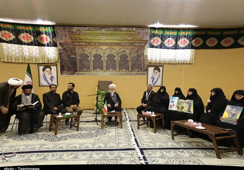دیدار خانواده شهید حججی با آیت الله ناصری یزدی