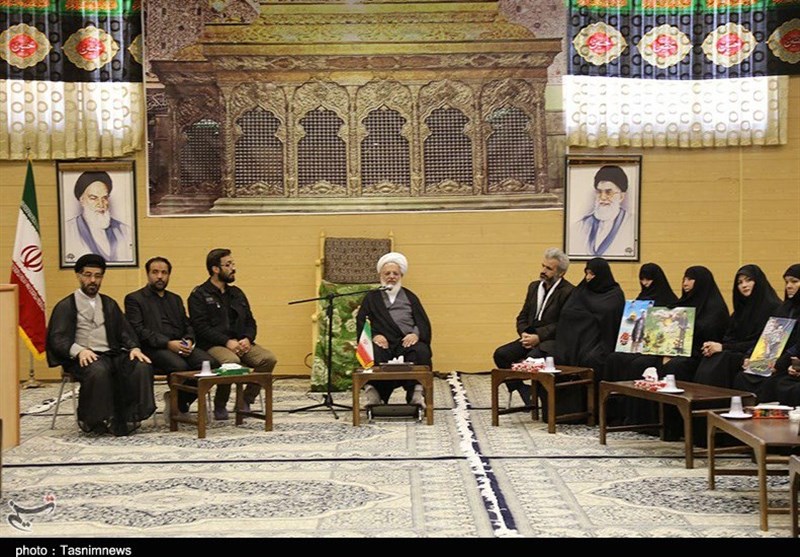 دیدار خانواده شهید حججی با آیت الله ناصری یزدی