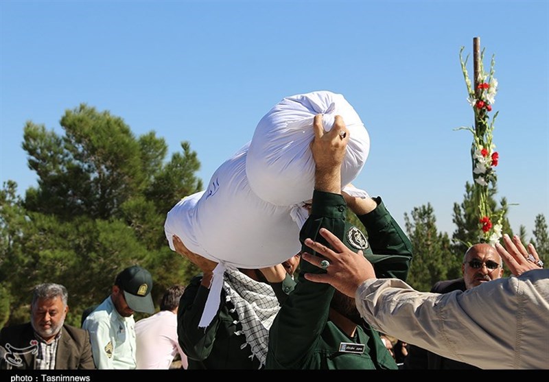 جلوه‌های ناب دلدادگی در آئین خاکسپاری 3 شهید گمنام دامغان به‌روایت تصویر