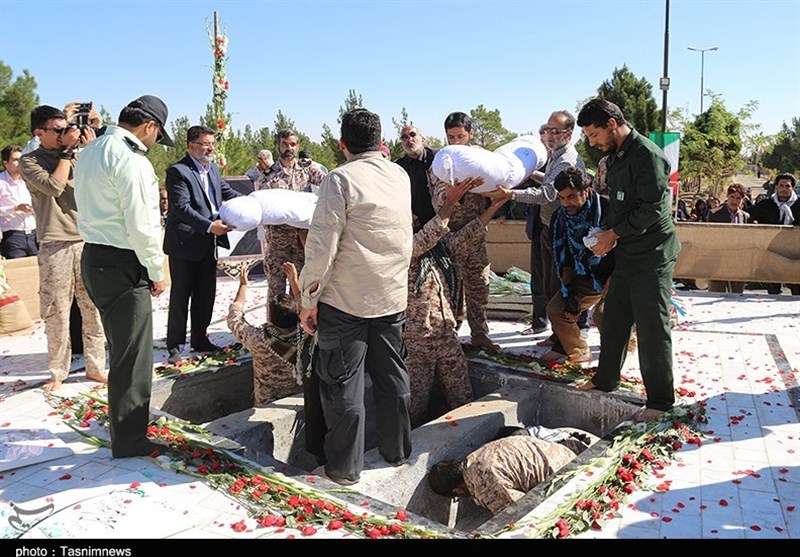 جلوه‌های ناب دلدادگی در آئین خاکسپاری 3 شهید گمنام دامغان به‌روایت تصویر