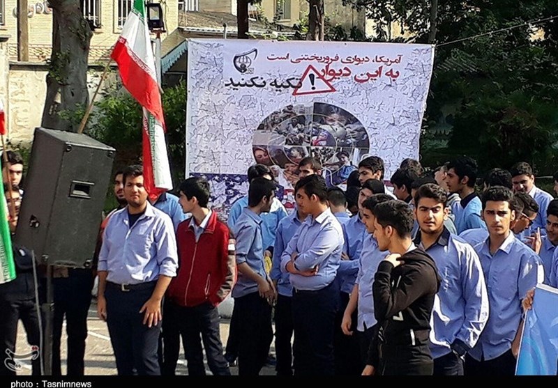 تجمع دانش آموزان گیلانی