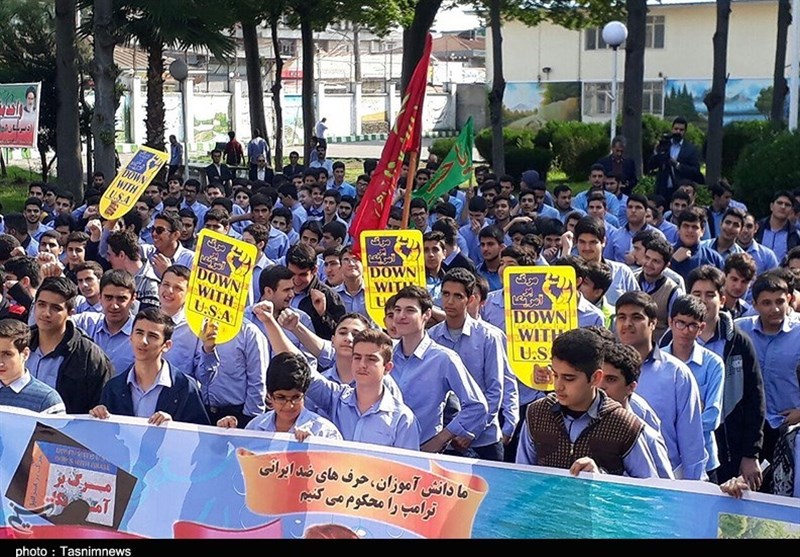 تجمع دانش آموزان گیلانی