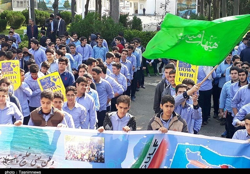 تجمع دانش آموزان گیلانی بر علیه سخنان ترامپ