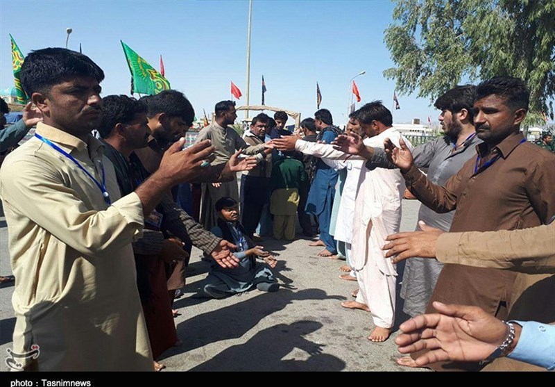 زاهدان| دلدادگان حسینی چشم‌انتظار استقبال از زائران پاکستانی اربعین