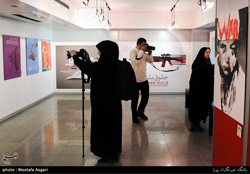 افتتاحیه ی نمایشگاه پوستر سقوط شیطان بزرگ