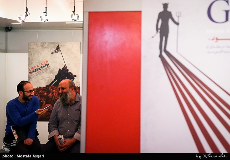 افتتاحیه ی نمایشگاه پوستر سقوط شیطان بزرگ