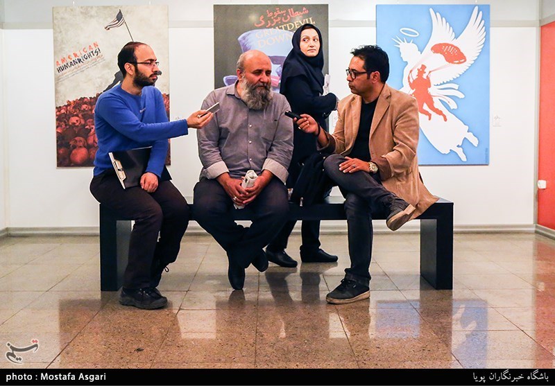 افتتاحیه ی نمایشگاه پوستر سقوط شیطان بزرگ