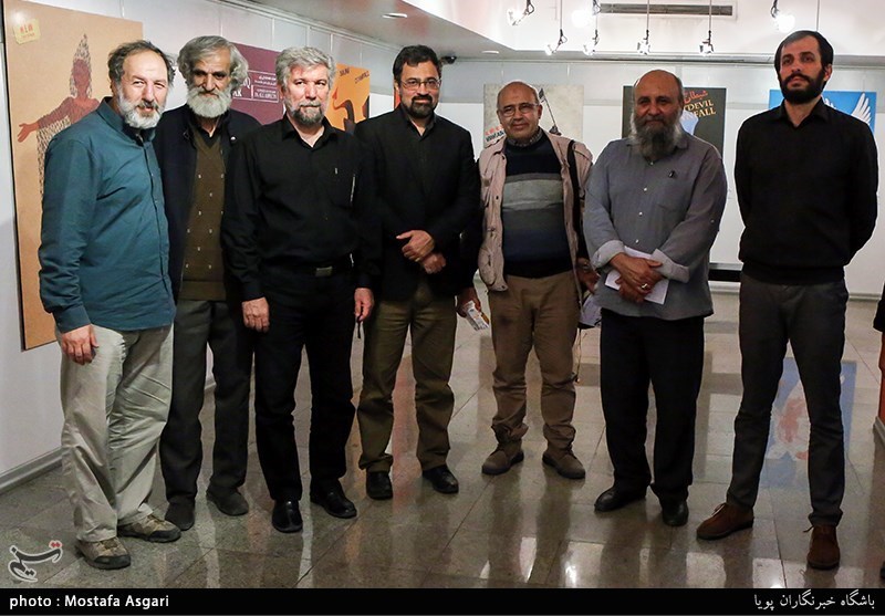 افتتاحیه ی نمایشگاه پوستر سقوط شیطان بزرگ