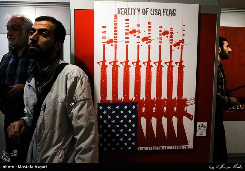 افتتاحیه ی نمایشگاه پوستر سقوط شیطان بزرگ