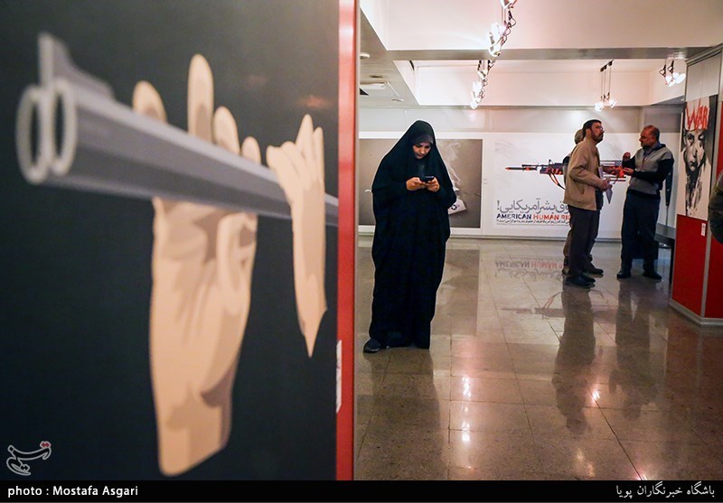 افتتاحیه ی نمایشگاه پوستر سقوط شیطان بزرگ