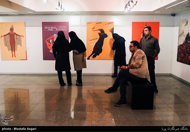 افتتاحیه ی نمایشگاه پوستر سقوط شیطان بزرگ