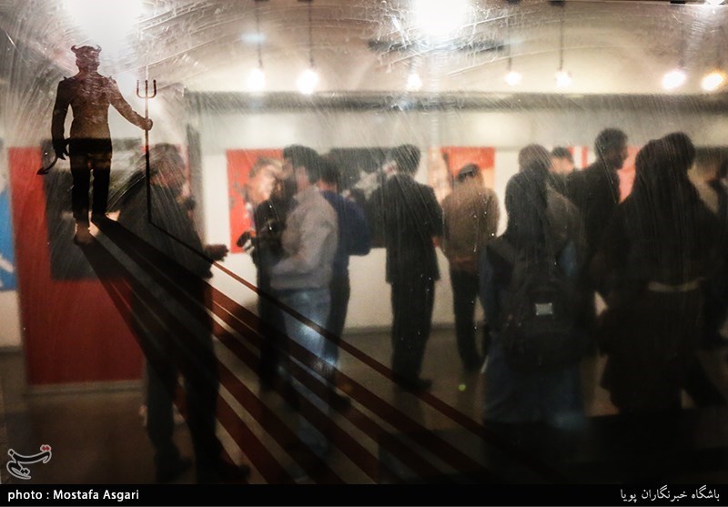 افتتاحیه ی نمایشگاه پوستر سقوط شیطان بزرگ