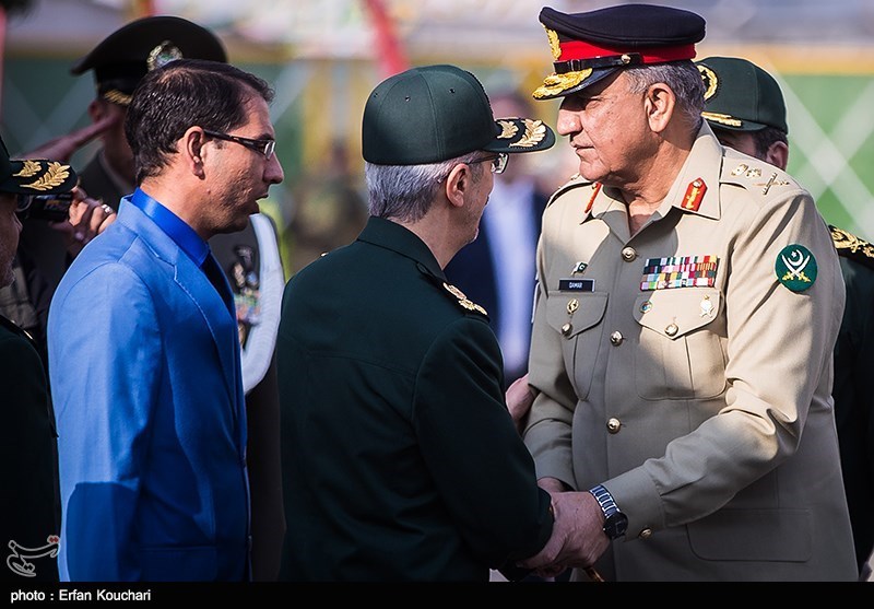 دیدار فرمانده ارتش پاکستان با سرلشکر باقری