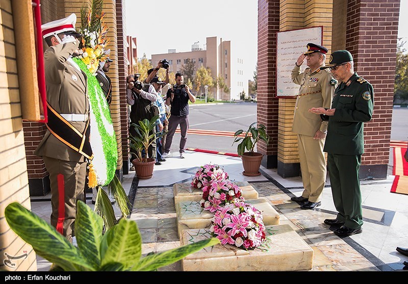 دیدار فرمانده ارتش پاکستان با سرلشکر باقری