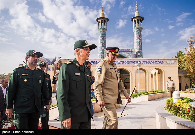 دیدار فرمانده ارتش پاکستان با سرلشکر باقری